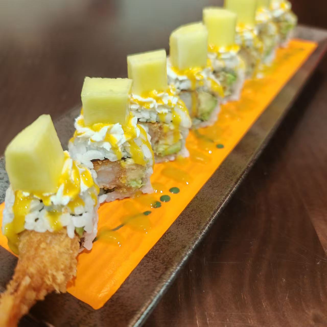 URAMAKI LANGOSTINO QUESO MANGO 8u